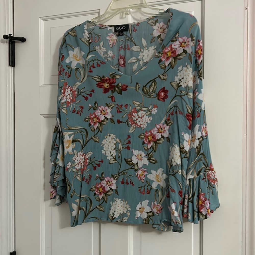 Women’s floral blouse, size large (fits more like a medium/large)